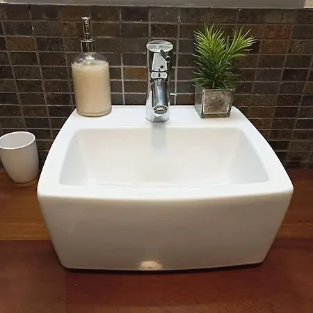Piso Encantador En El Centro De Apartamento